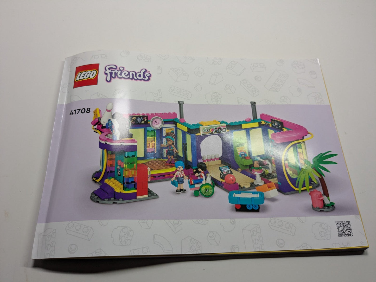 LEGO Friends: Roller Disco Arcade (41708) - Complete