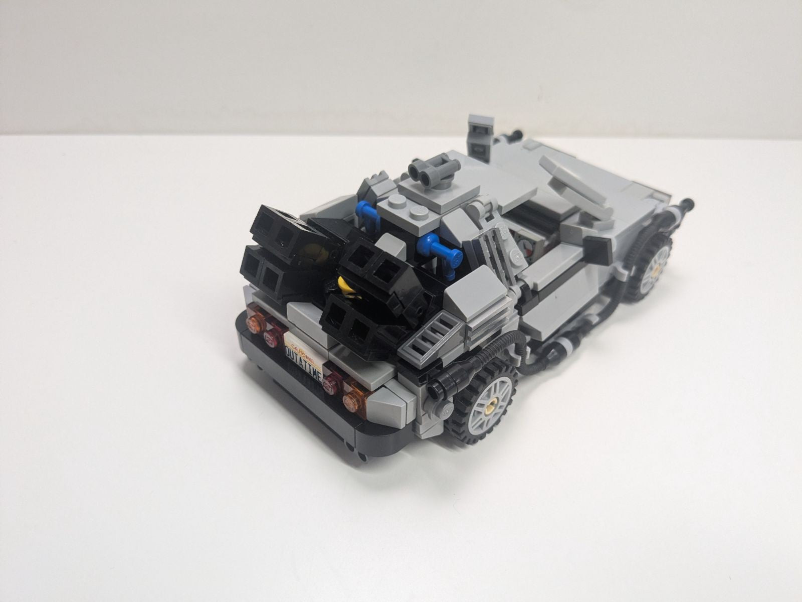 LEGO LEGO Ideas and CUUSOO: The DeLorean Time Machine (21103) - Complete - play features