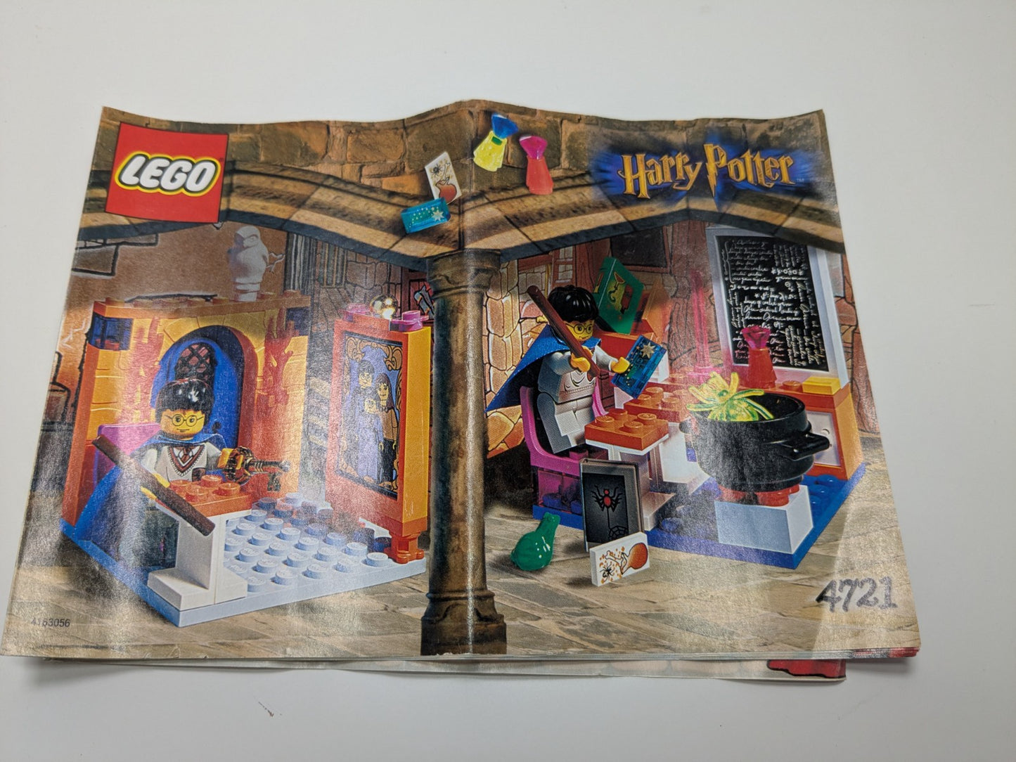 LEGO Harry Potter: Hogwarts Classrooms (4721) - Complete