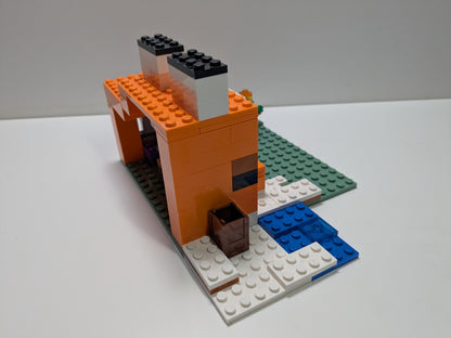 LEGO Minecraft: The Fox Lodge (21178) - Complete