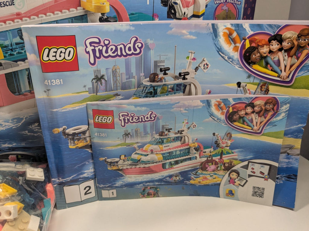 LEGO Friends: Rescue Mission Boat (41381) - Complete - minifigures