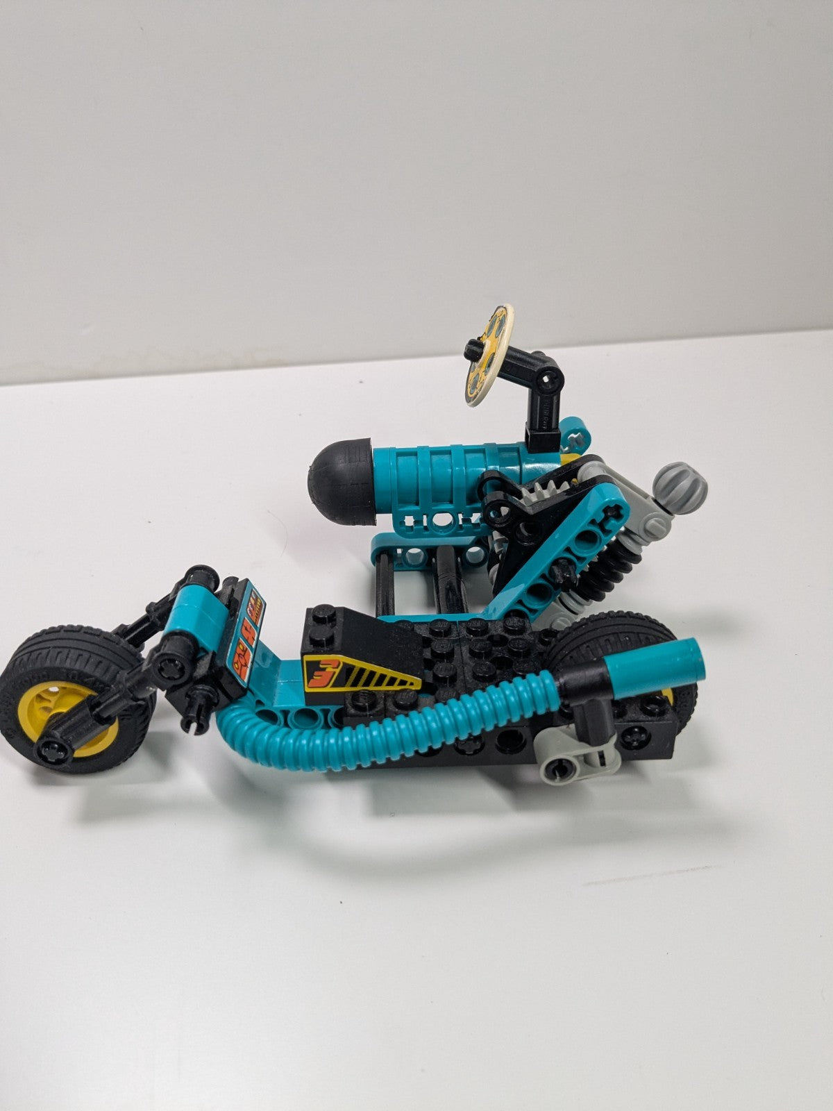 LEGO Technic: Blue Thunder vs. The Stinger (8233) - Complete