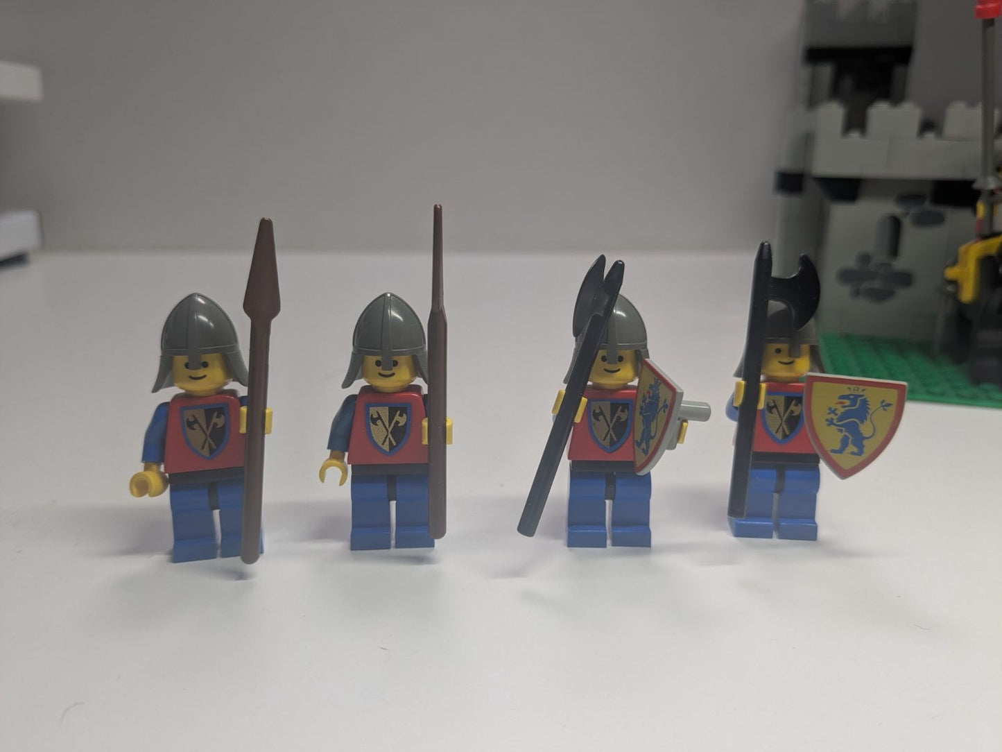 LEGO Castle: King's Castle (6080) - Complete - minifigures