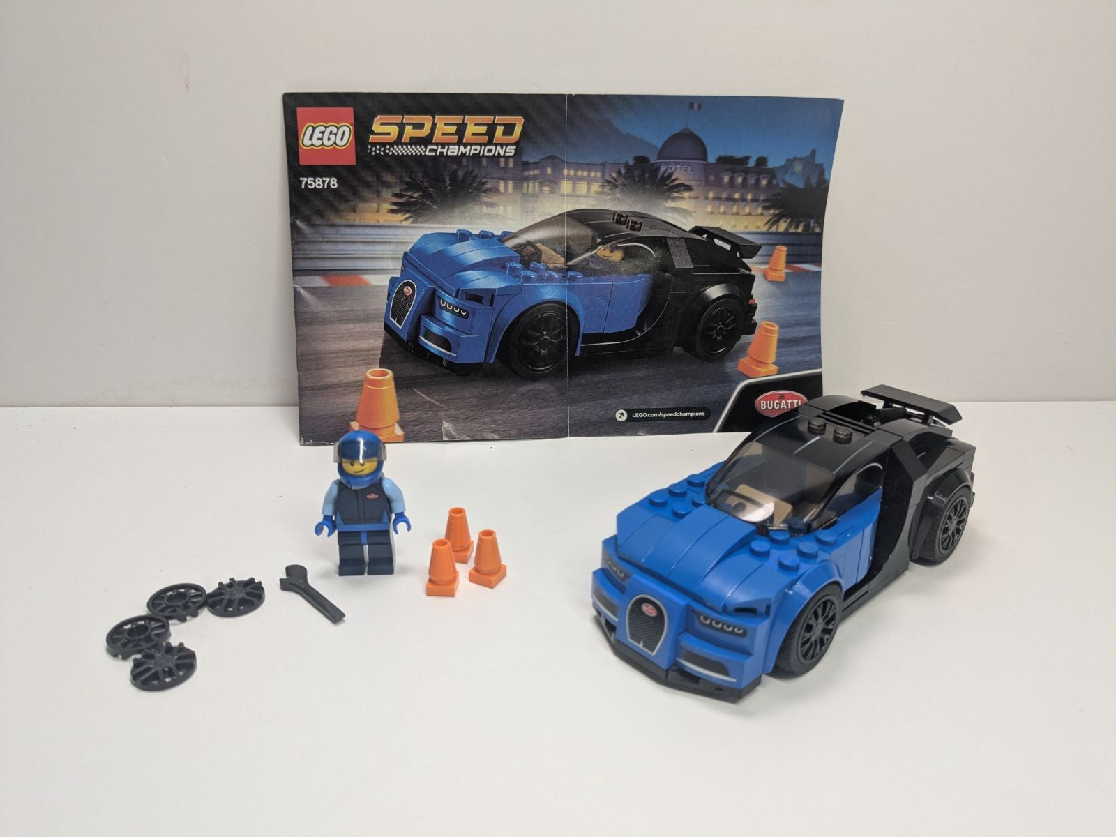 LEGO Speed Champions: Bugatti Chiron (75878) - Complete - box front