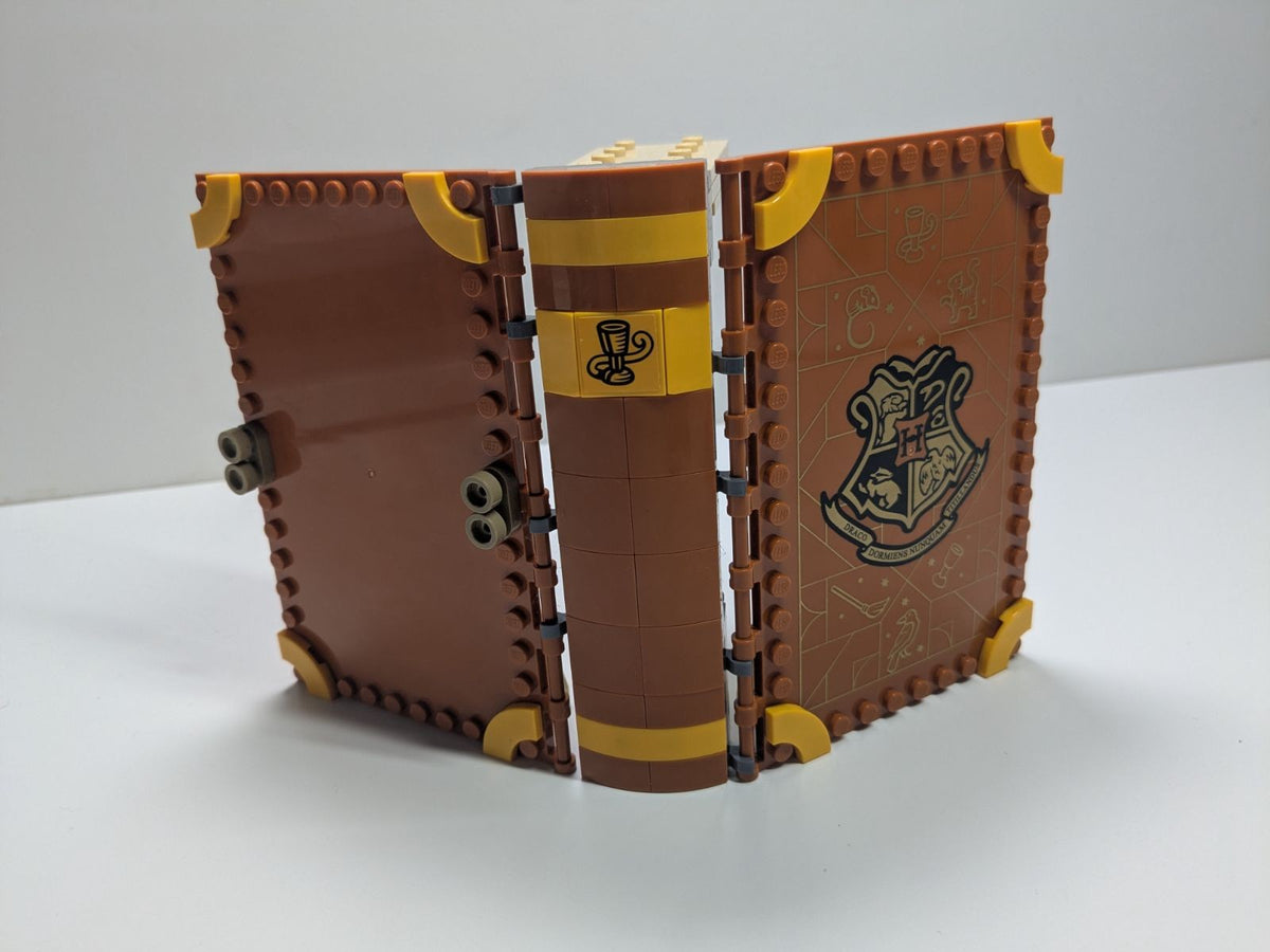 LEGO Harry Potter: Hogwarts Moment: Transfiguration Class (76382) - Complete - close-up