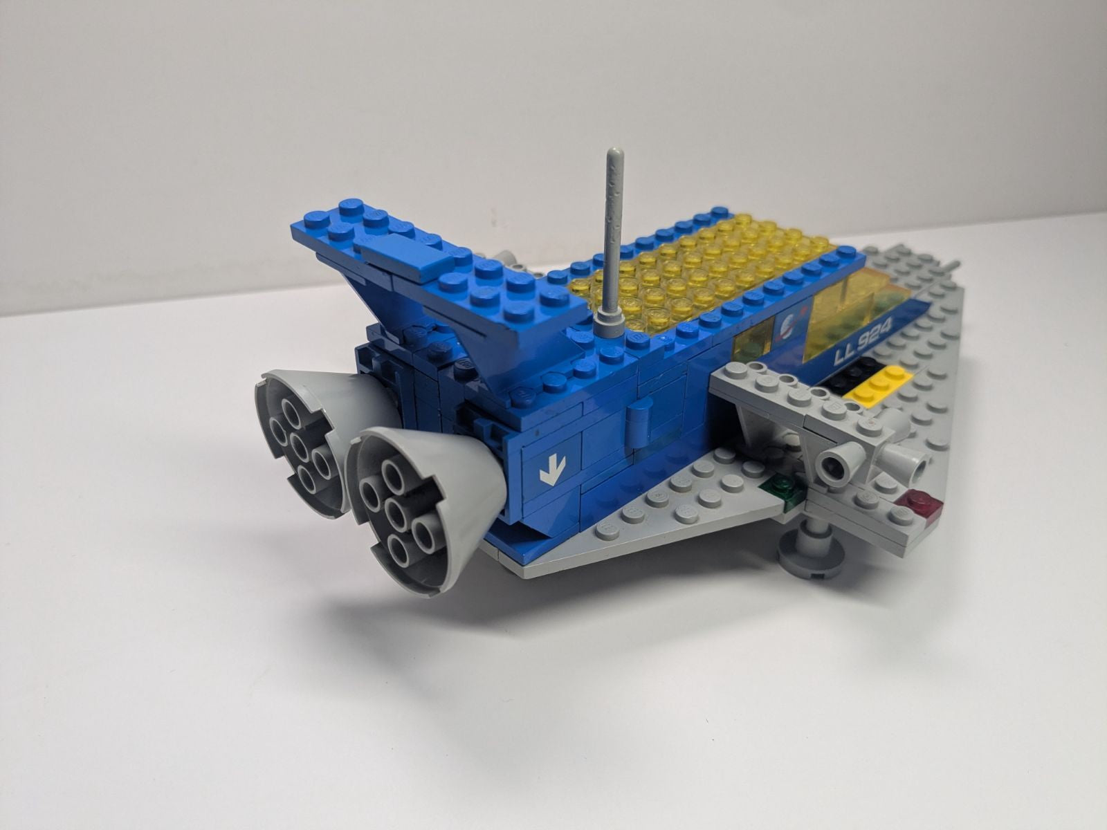 LEGO Space: Space Transporter (924) - Complete - side view