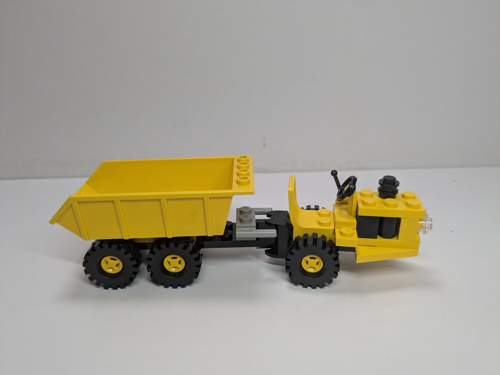 LEGO Town: Diesel Dumper (6532) - Complete - close-up