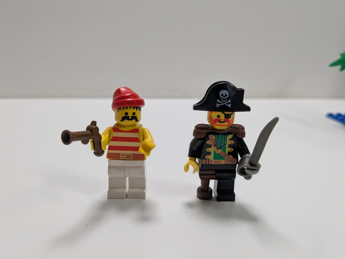LEGO Pirates: Forbidden Island (6270) - Complete