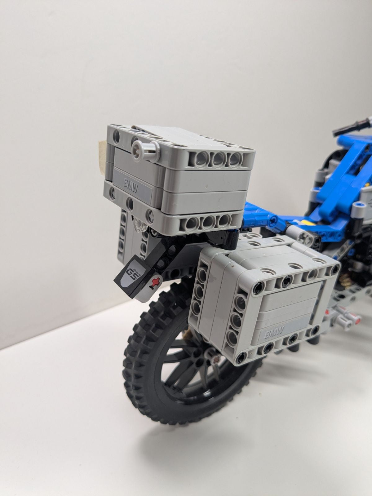 LEGO Technic: BMW R 1200 GS Adventure (42063) - Complete - play features
