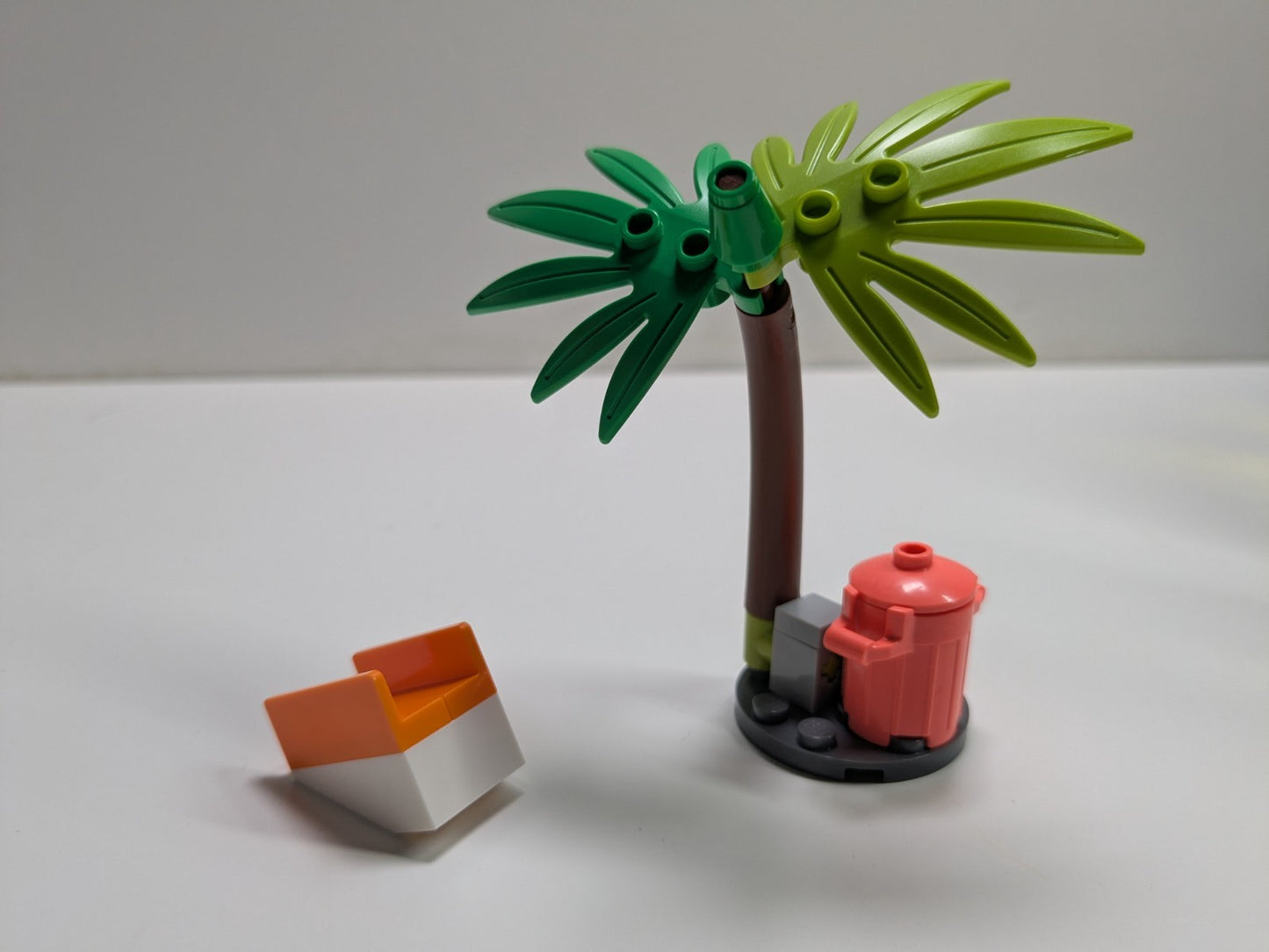 LEGO Friends: Roller Disco Arcade (41708) - Complete