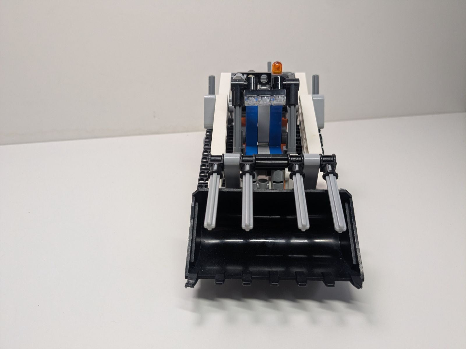 LEGO Technic: Compact Tracked Loader (42032) - Complete - minifigures