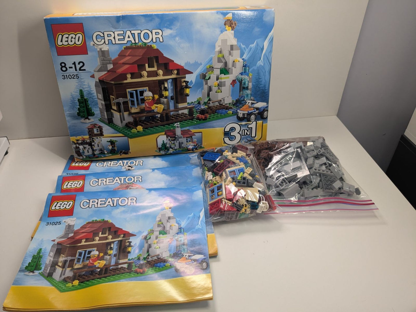 LEGO Creator: Mountain Hut (31025) - Complete - set details