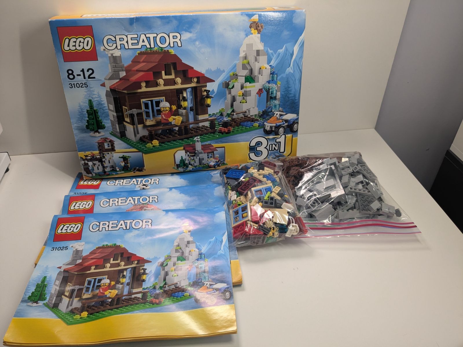LEGO Creator: Mountain Hut (31025) - Complete - set details