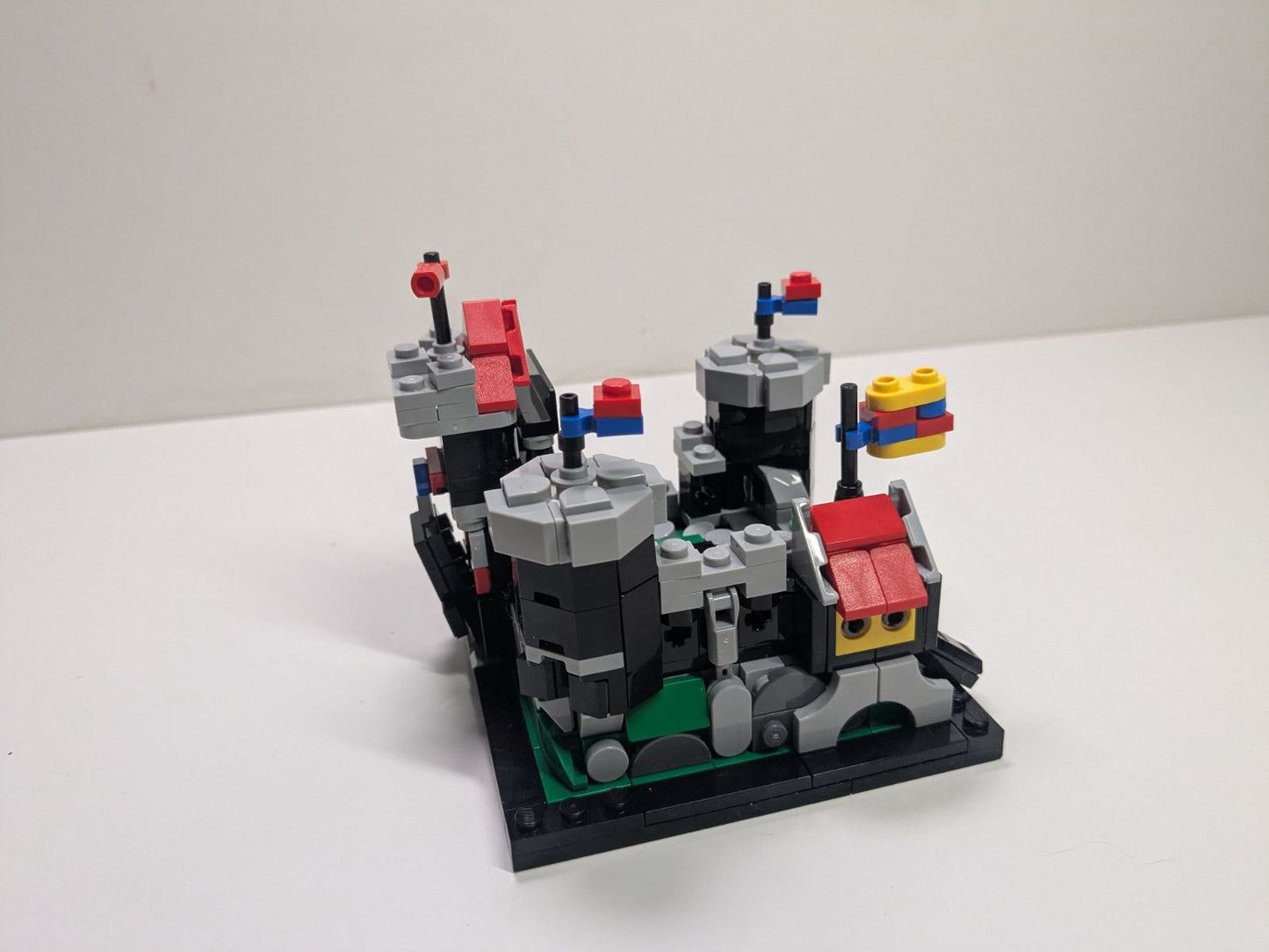 LEGO Promotional: Promotional Mini Knight's Castle - 40775 (40775) - Complete - set details