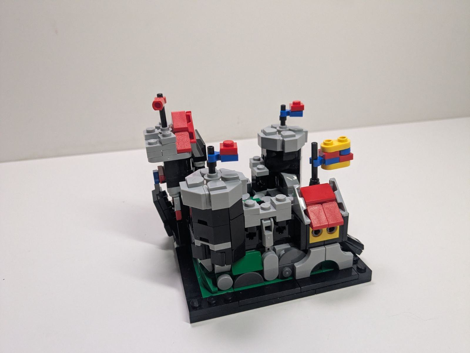 LEGO Promotional: Promotional Mini Knight's Castle - 40775 (40775) - Complete - set details