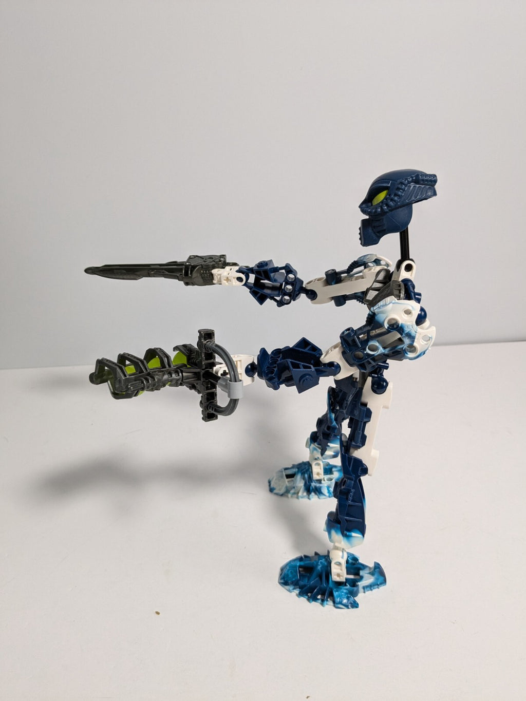 LEGO Bionicle: Toa Hahli (8728) - Complete - close-up