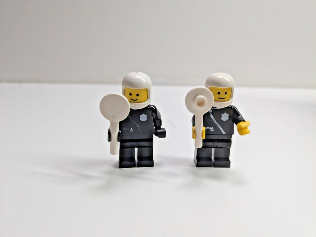 LEGO Town: Police Station (6384) - Complete - minifigures
