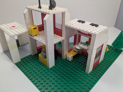 LEGO Town: Emergency Treatment Centre (6380) - Complete - view 13
