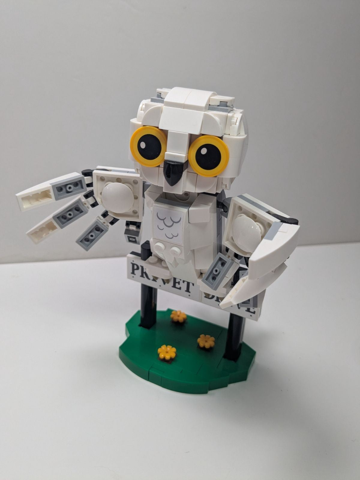LEGO Harry Potter: Harry Potter Hedwig at 4 Privet Drive, Buildable Toy for 7 Plus Year Old Kids, Girls & Boys, with an Owl Figure, Independent Play Set, Small Wizarding World Gift Idea 76425 (76425) - Complete - alternate view