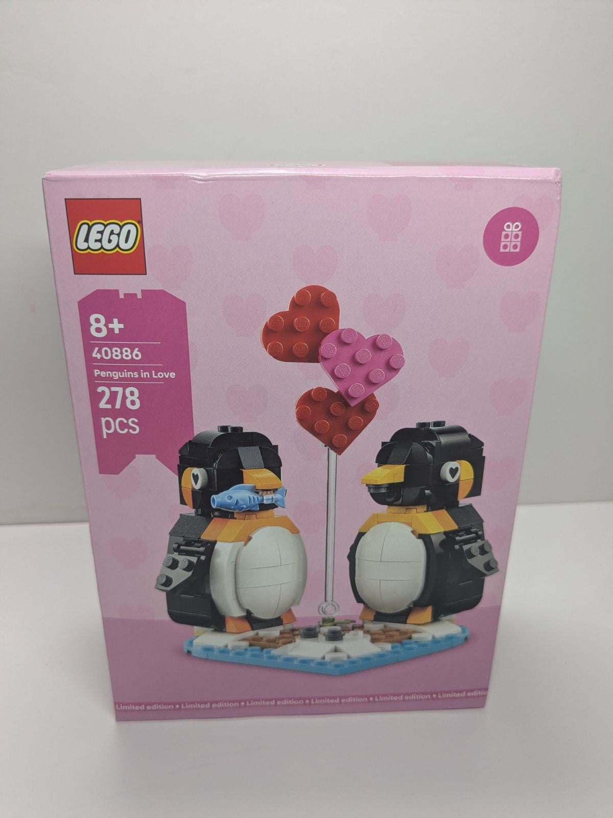 LEGO Seasonal: Penguins in Love Valentine's Day Building Kit, 278 Pieces, 40886, 8+ Years (40886) - New Sealed - box front