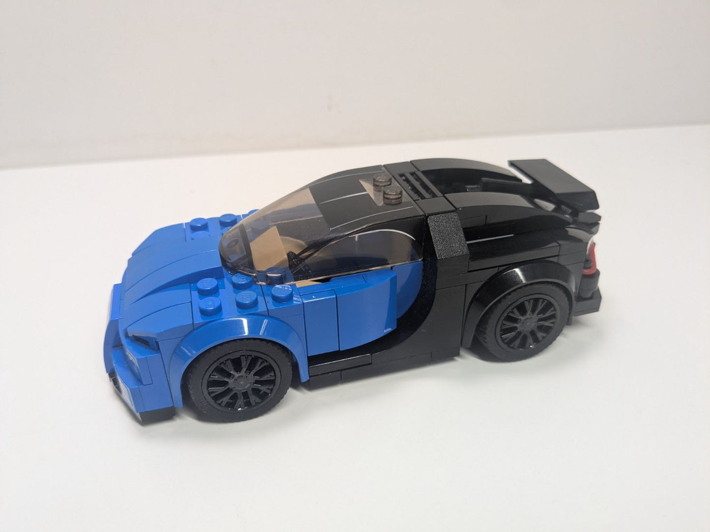 LEGO Speed Champions: Bugatti Chiron (75878) - Complete - alternate view