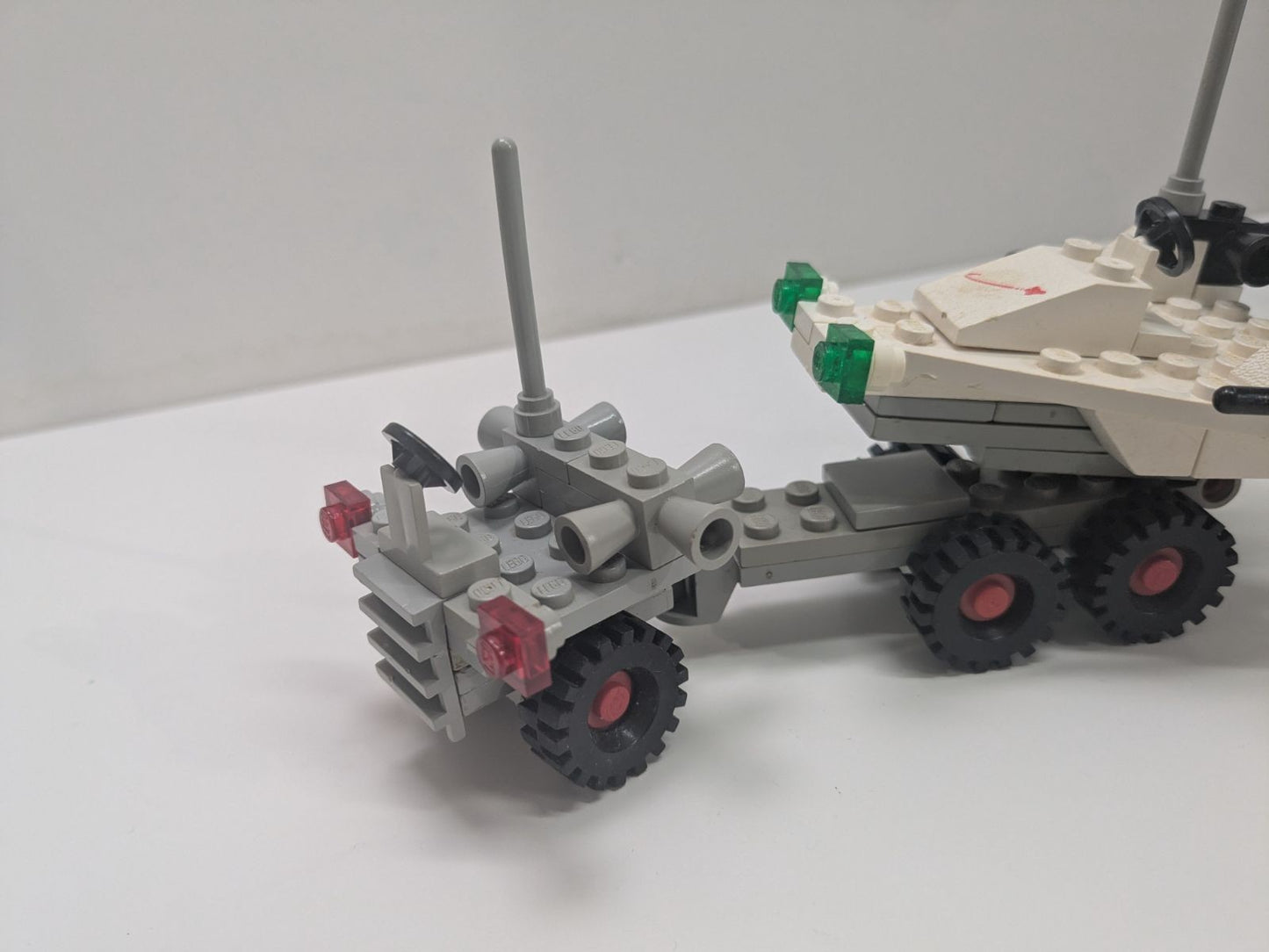 LEGO Space: Space Probe Launcher (6870) - Complete - contents