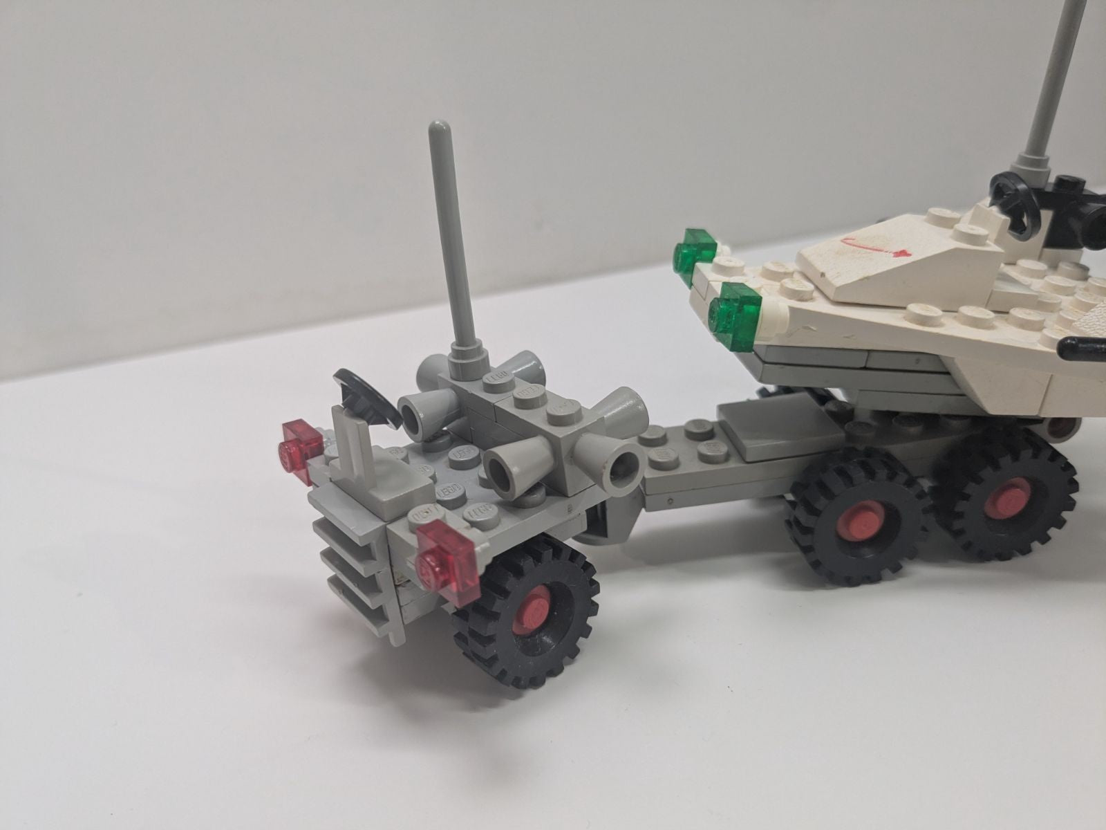 LEGO Space: Space Probe Launcher (6870) - Complete - contents