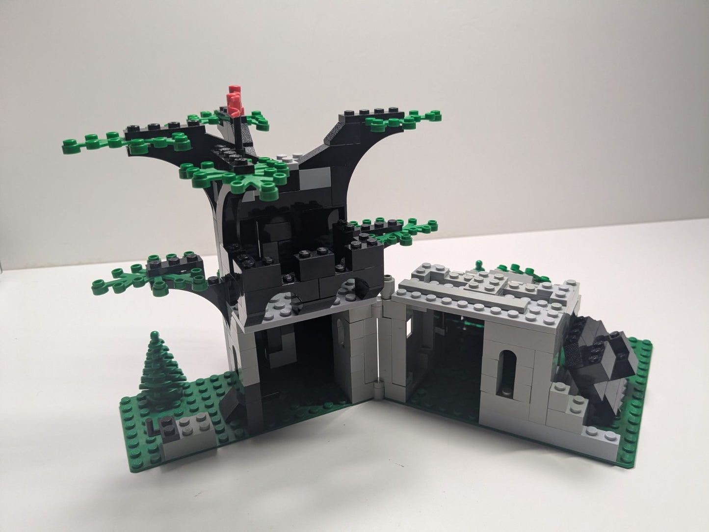 LEGO Castle: Camouflaged Outpost (6066) - Almost Complete