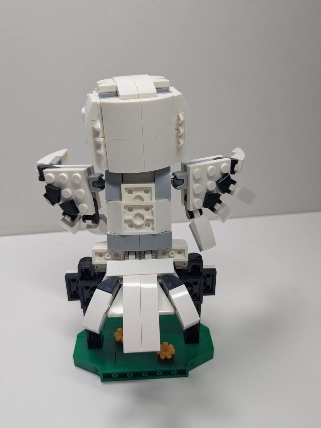 LEGO Harry Potter: Harry Potter Hedwig at 4 Privet Drive, Buildable Toy for 7 Plus Year Old Kids, Girls & Boys, with an Owl Figure, Independent Play Set, Small Wizarding World Gift Idea 76425 (76425) - Complete - play features