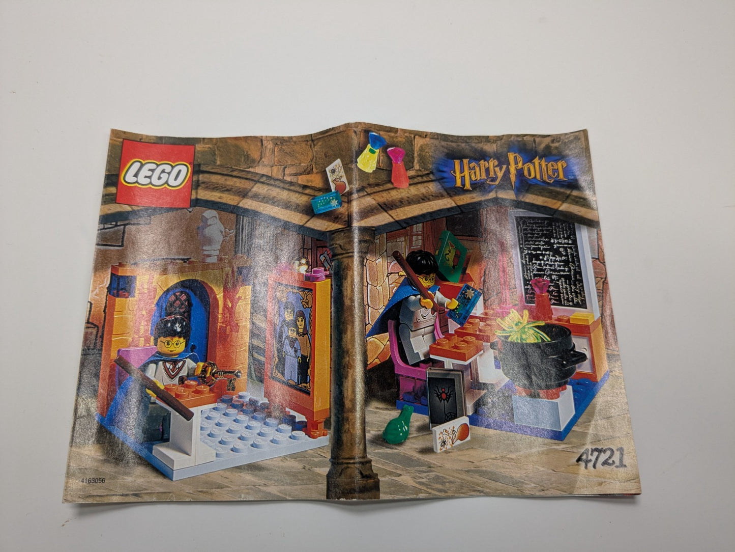 LEGO Harry Potter: Hogwarts Classrooms (4721) - Complete