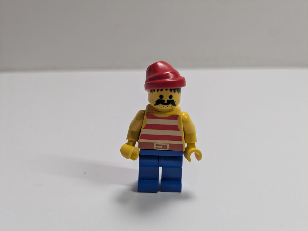 LEGO Pirates: Pirate Minifigures (6251) - Complete - close-up
