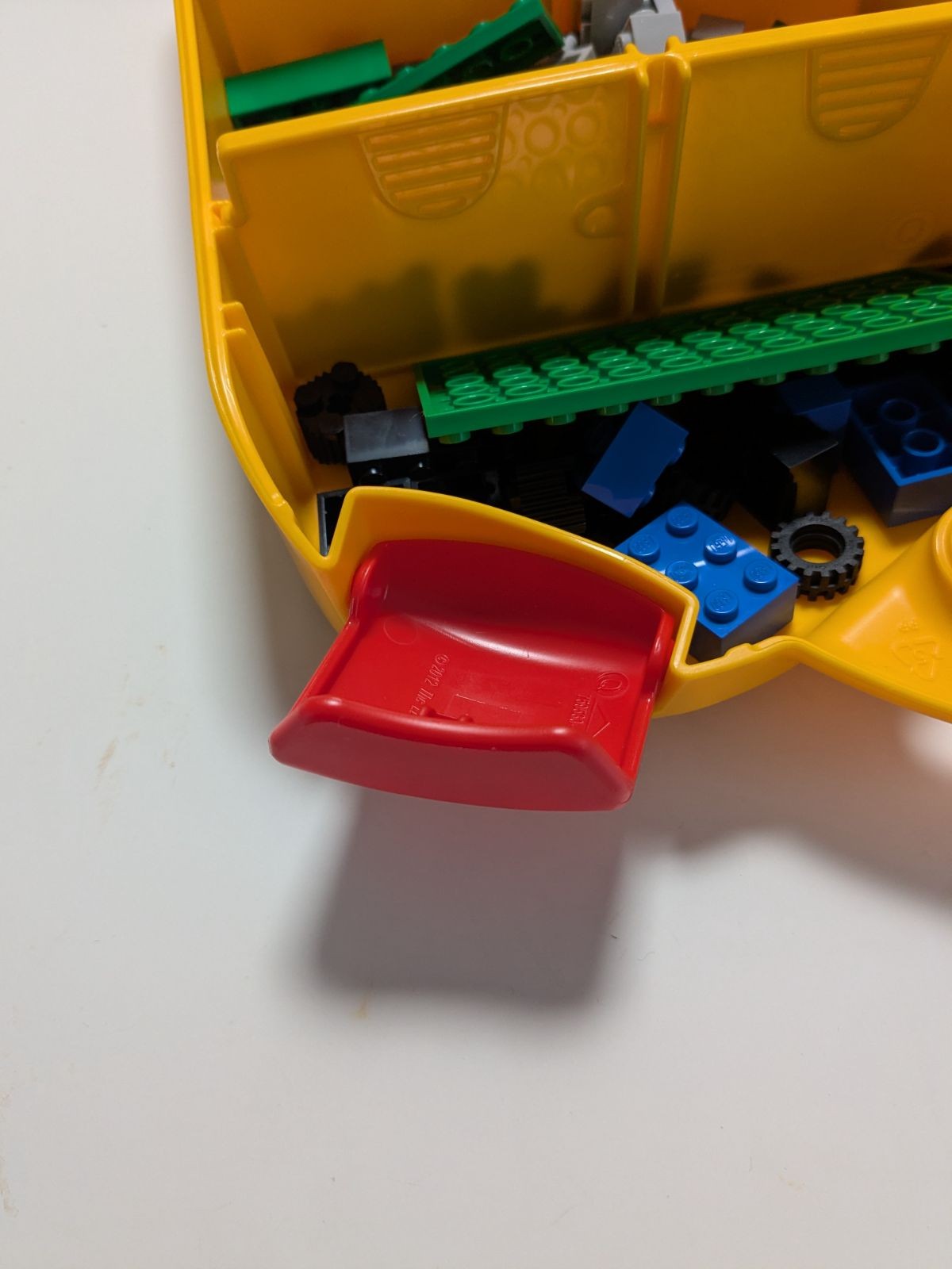 LEGO Classic: 10713 Classic Creative Suitcase, Toy Storage Case with Fun Colourful Building Bricks, Gifts for 4 plus Year old Kids, Boys & Girls (10713) - Incomplete - alternate view