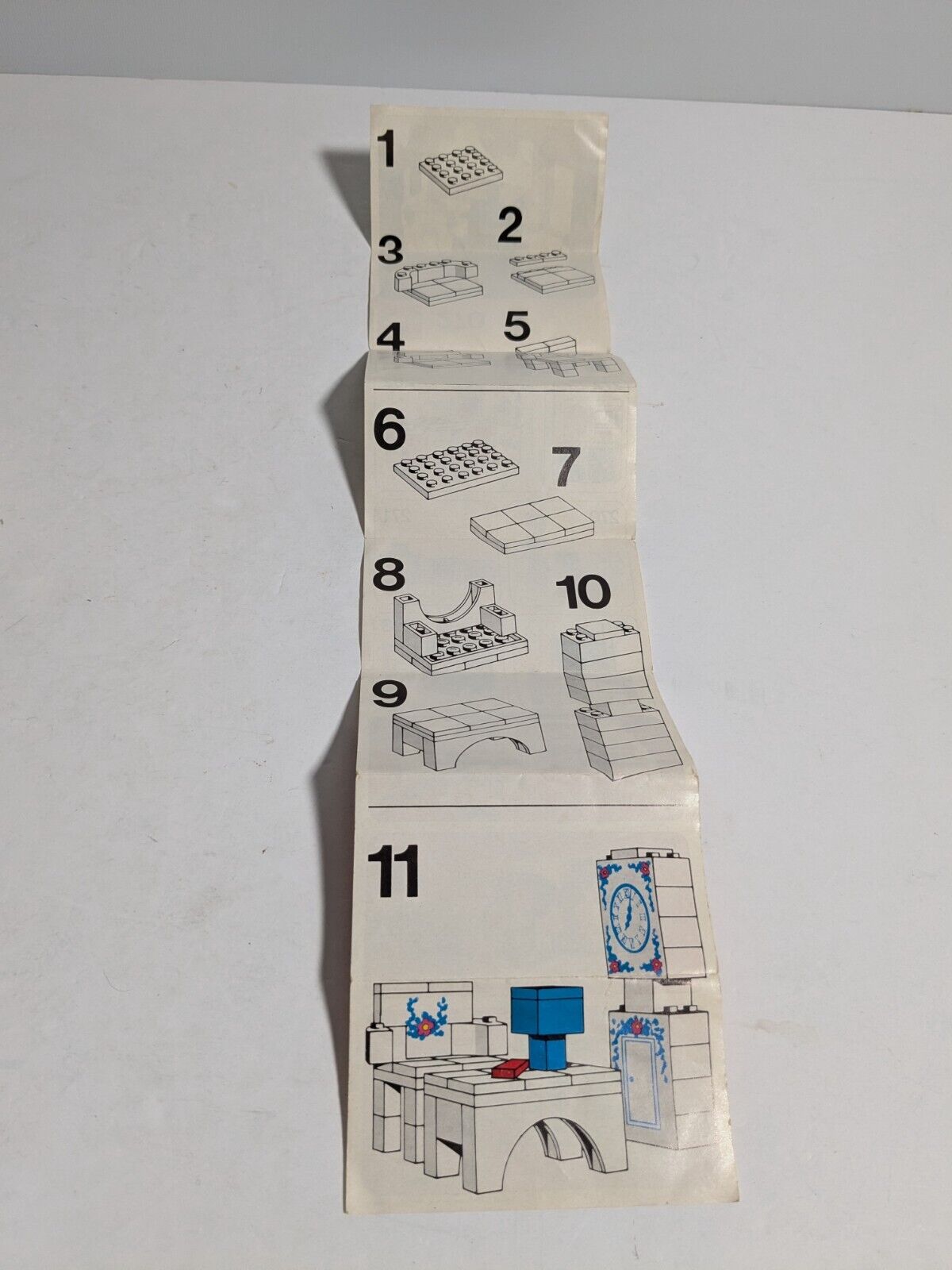 LEGO Homemaker: Baby's Cot and Cabinet (271) - Complete