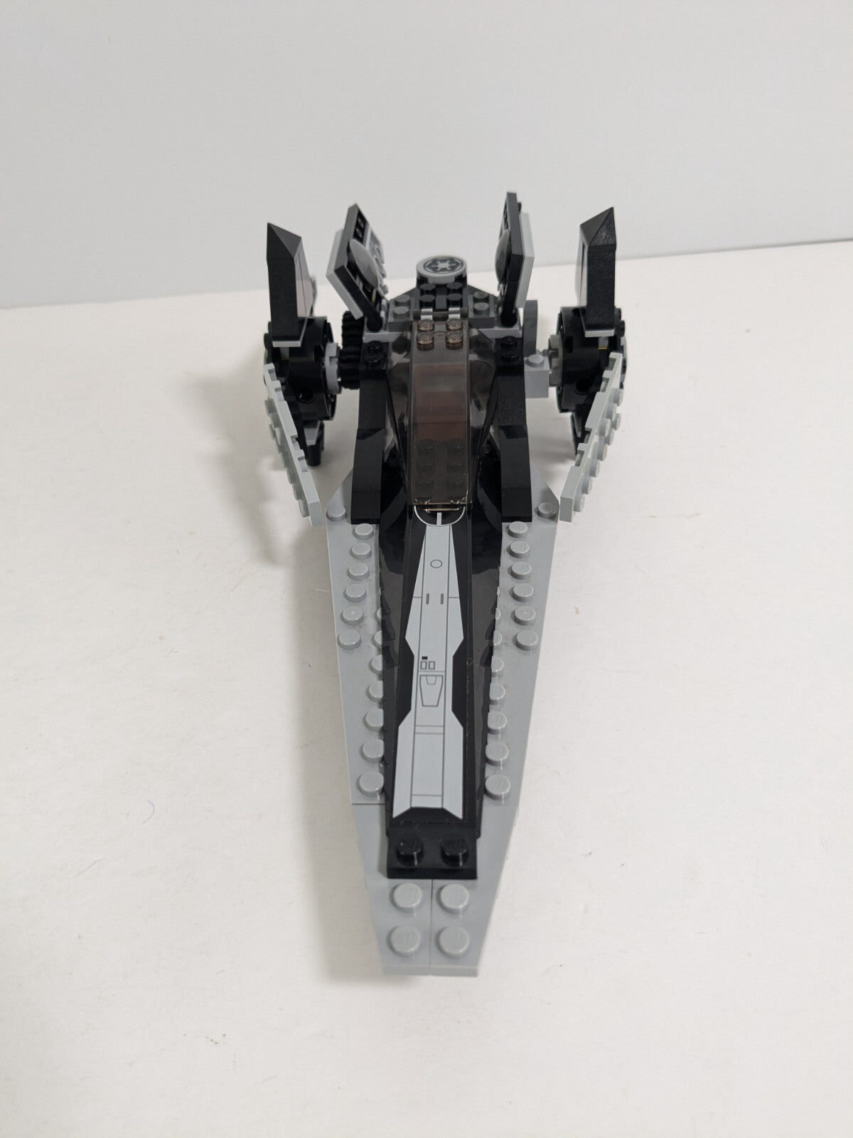 LEGO Star Wars: Imperial V-wing Starfighter (7915) - Complete - close-up