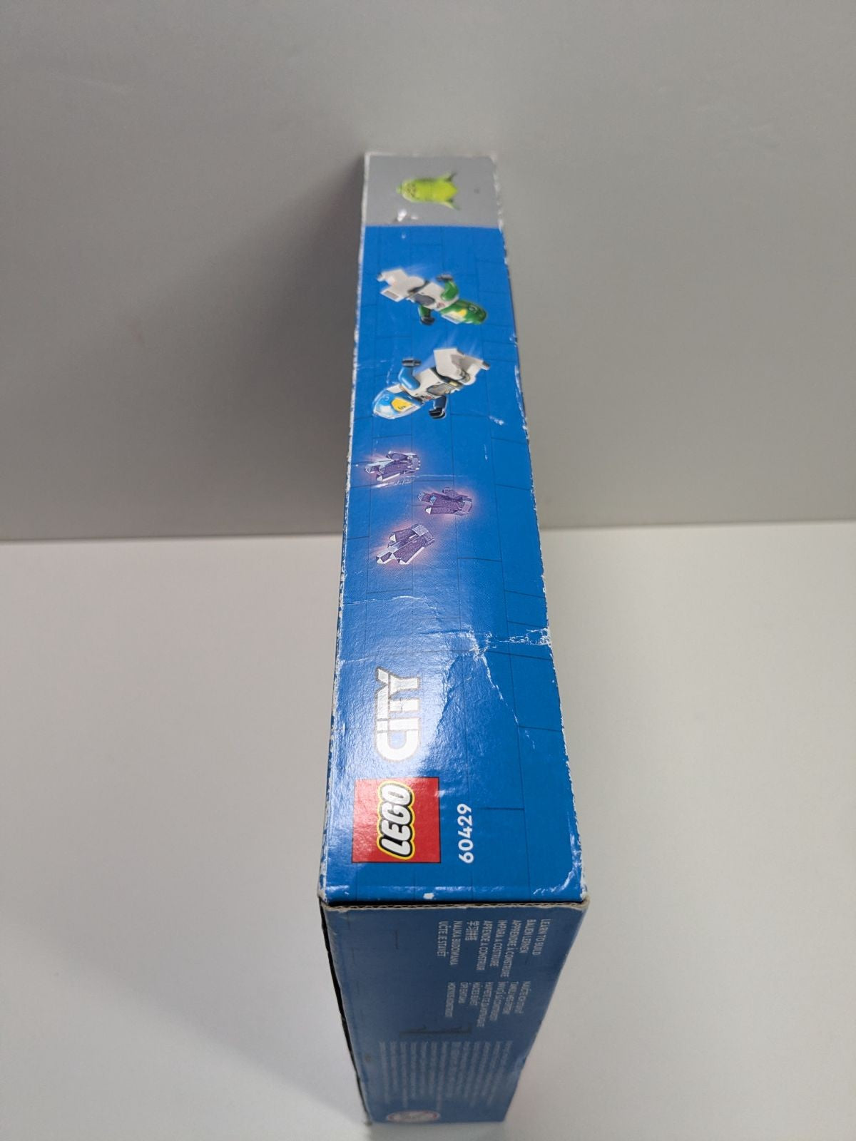 LEGO City: Spaceship and Asteroid Discovery (60429) - New Sealed - minifigures