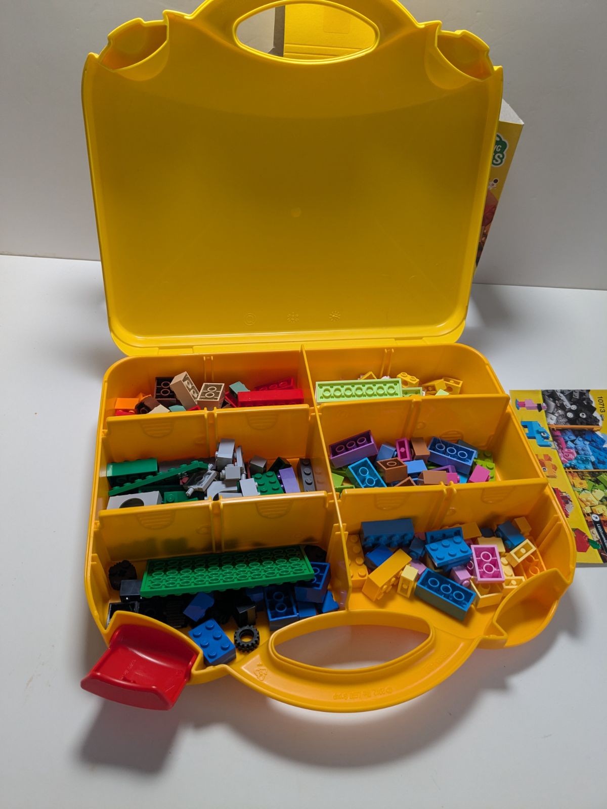 LEGO Classic: 10713 Classic Creative Suitcase, Toy Storage Case with Fun Colourful Building Bricks, Gifts for 4 plus Year old Kids, Boys & Girls (10713) - Incomplete - built set