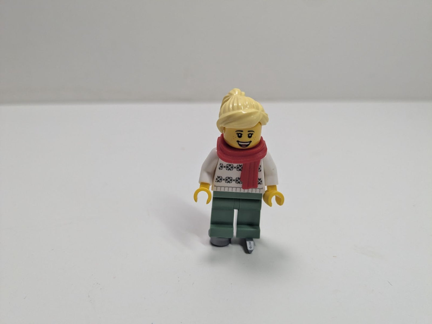 LEGO Seasonal: Ice Skating Rink (40416) - Complete - minifigures