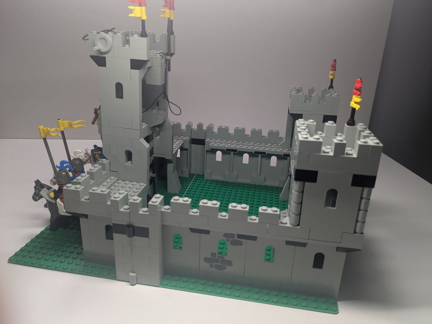 LEGO Castle: King's Castle (6080) - Complete - play features