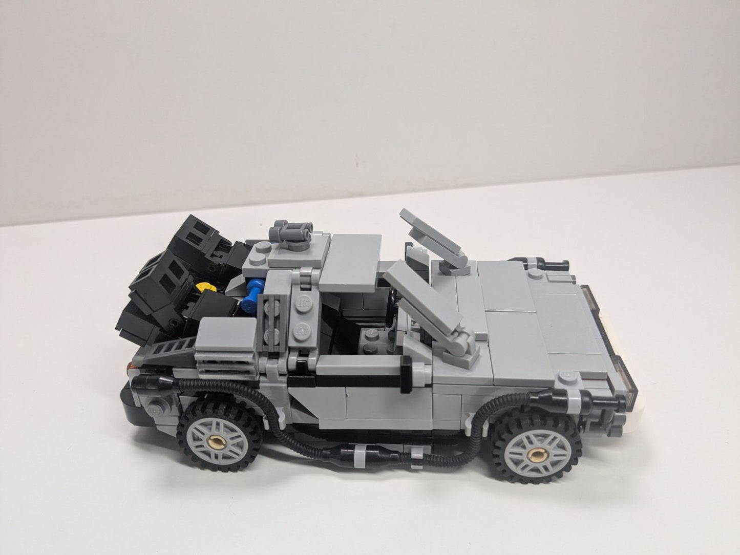 LEGO LEGO Ideas and CUUSOO: The DeLorean Time Machine (21103) - Complete - rear view