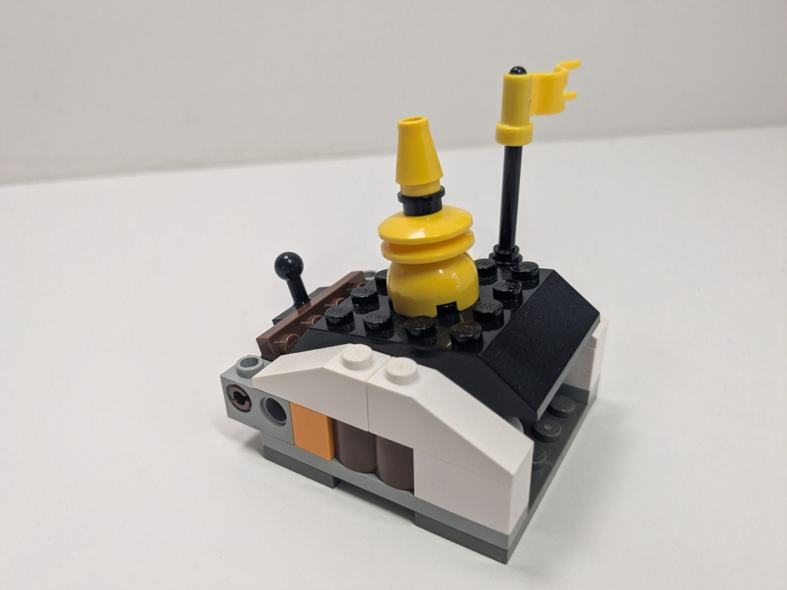 LEGO Adventurers: Secret of the Tomb (7409) - Complete - close-up
