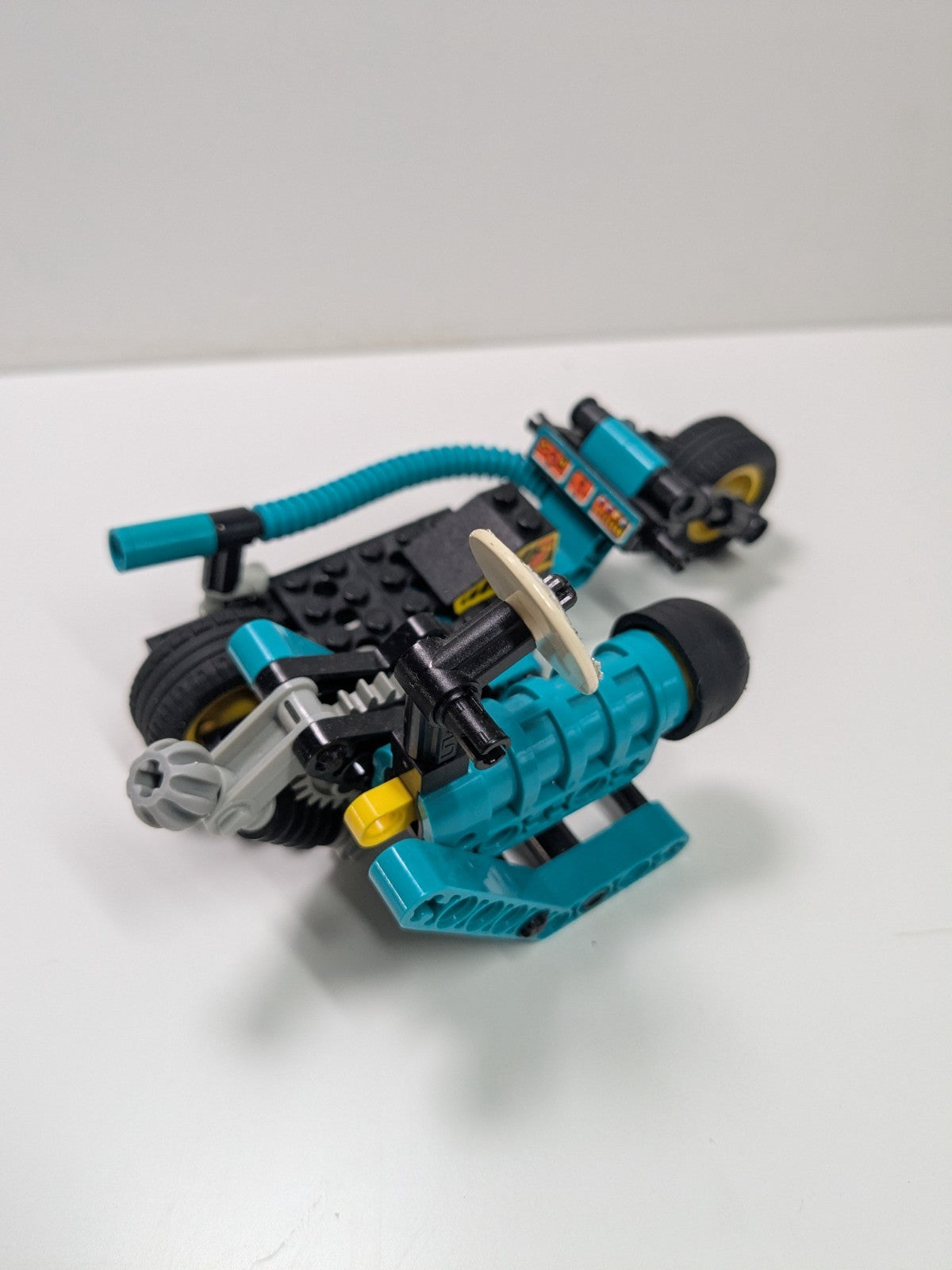 LEGO Technic: Blue Thunder vs. The Stinger (8233) - Complete