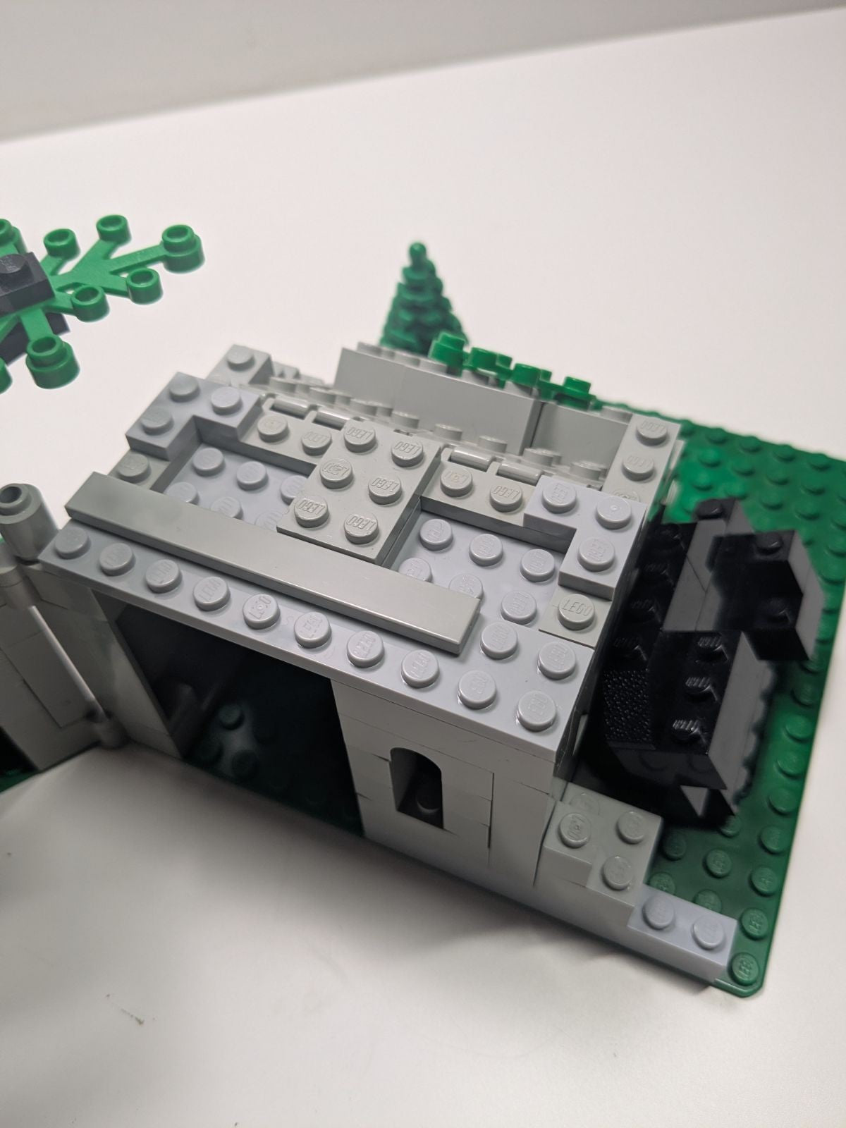 LEGO Castle: Camouflaged Outpost (6066) - Almost Complete