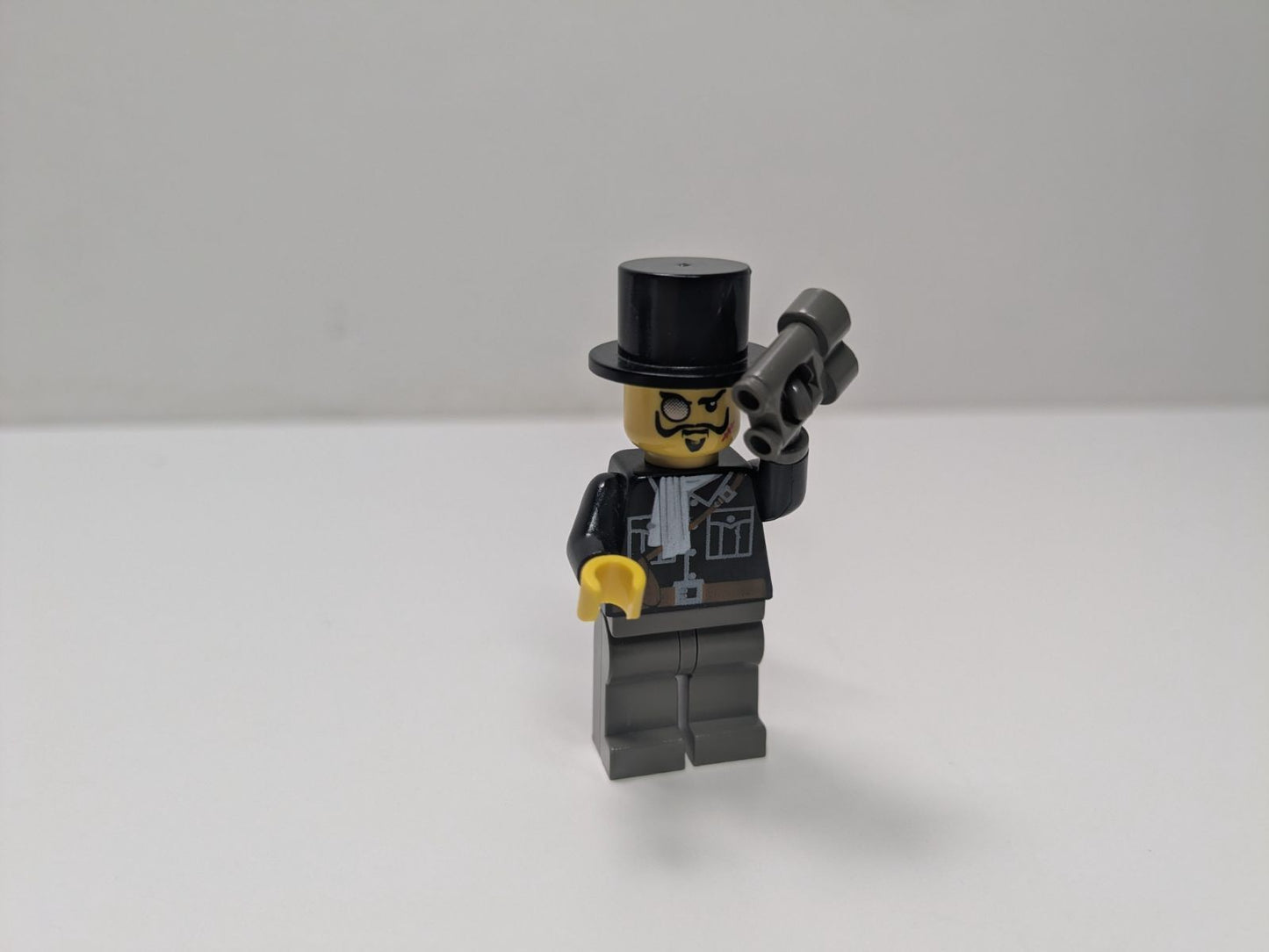LEGO Adventurers: Black Cruiser (7424) - Complete - minifigures