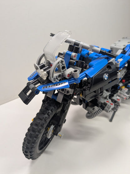 LEGO Technic: BMW R 1200 GS Adventure (42063) - Complete - minifigures