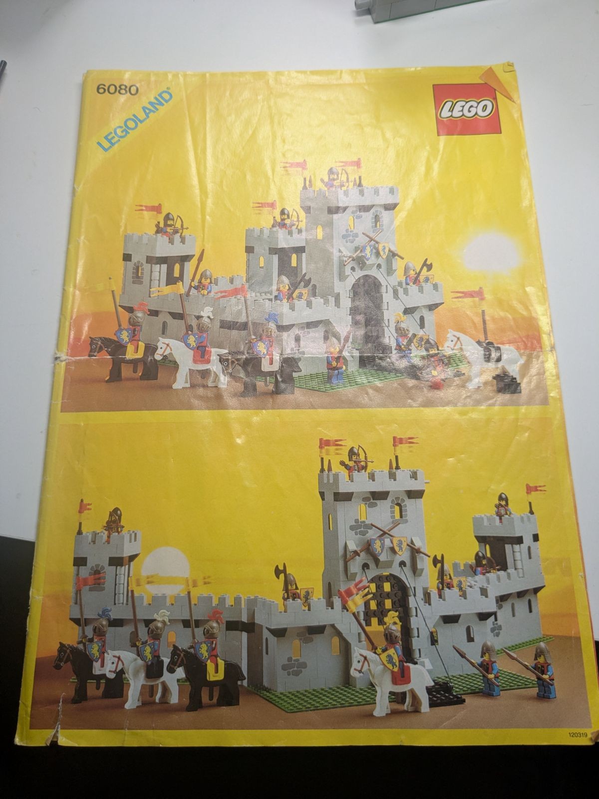 LEGO Castle: King's Castle (6080) - Complete - side view