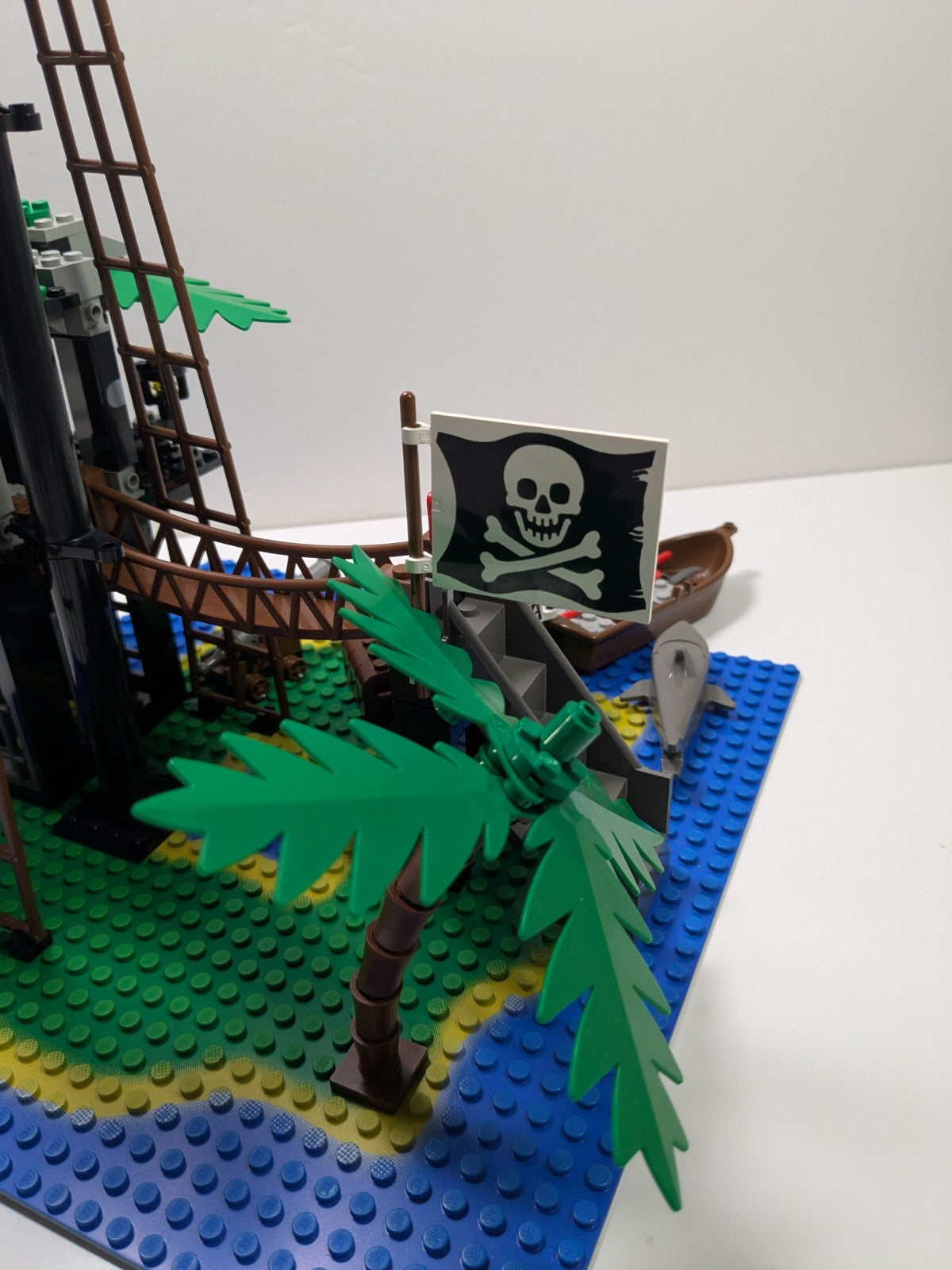 LEGO Pirates: Forbidden Island (6270) - Complete