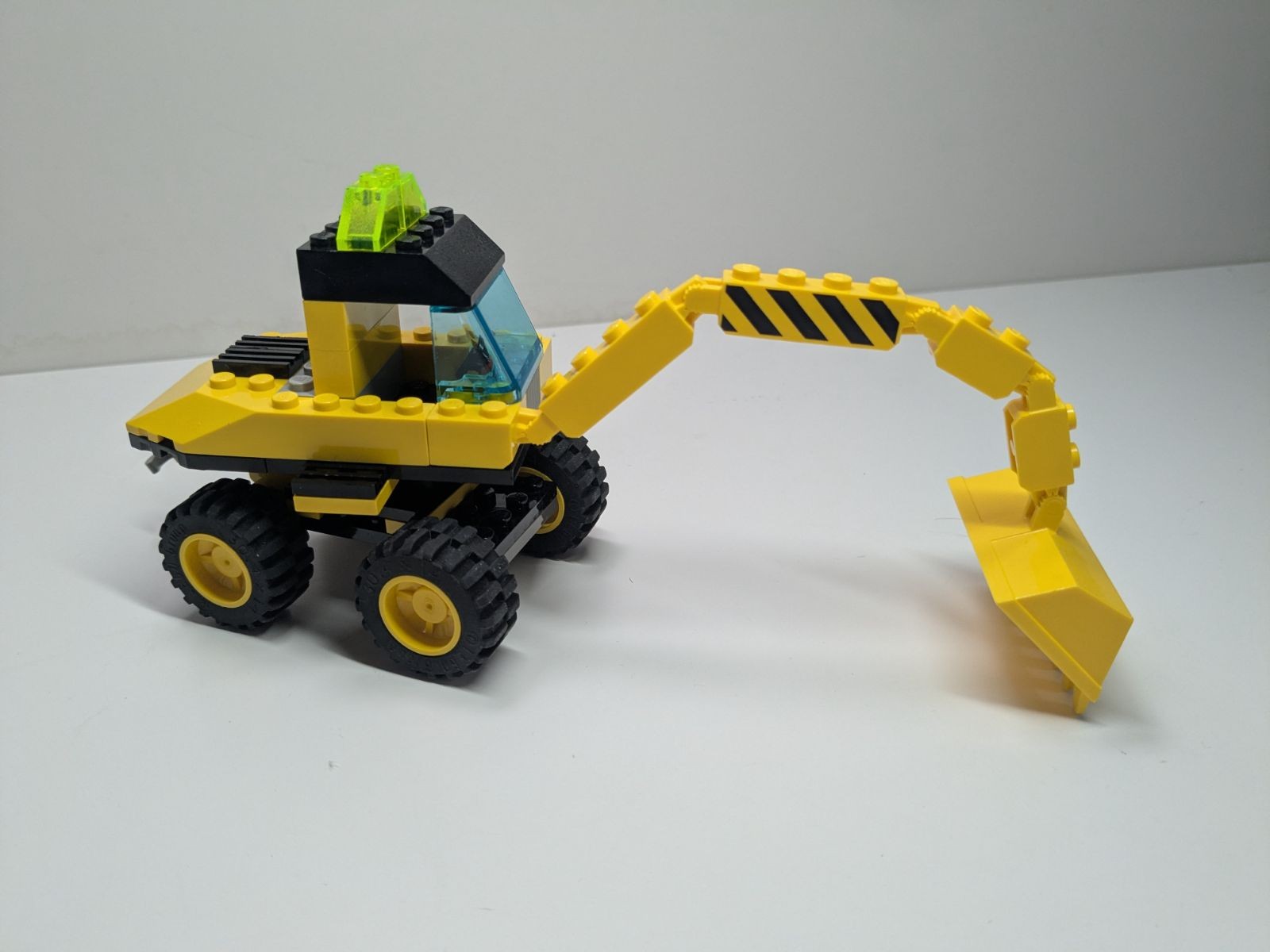 LEGO Town: Wheeled Front Shovel (6474) - Complete - play features