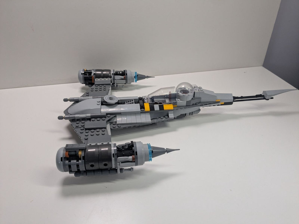 LEGO Star Wars: The Mandalorian's N-1 Starfighter (75325) - Complete - play features