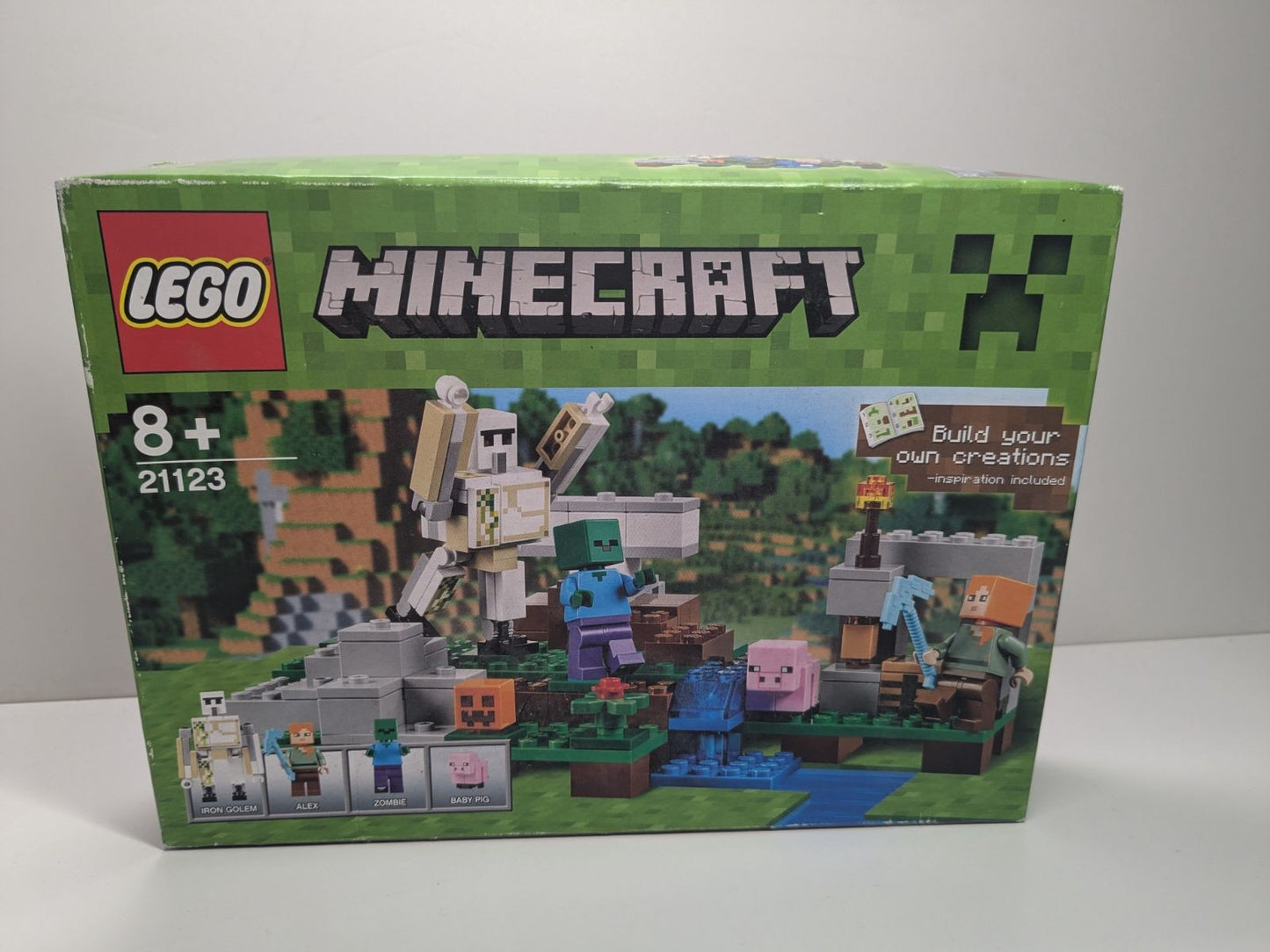 LEGO Minecraft: The Iron Golem (21123) - New Sealed - box front