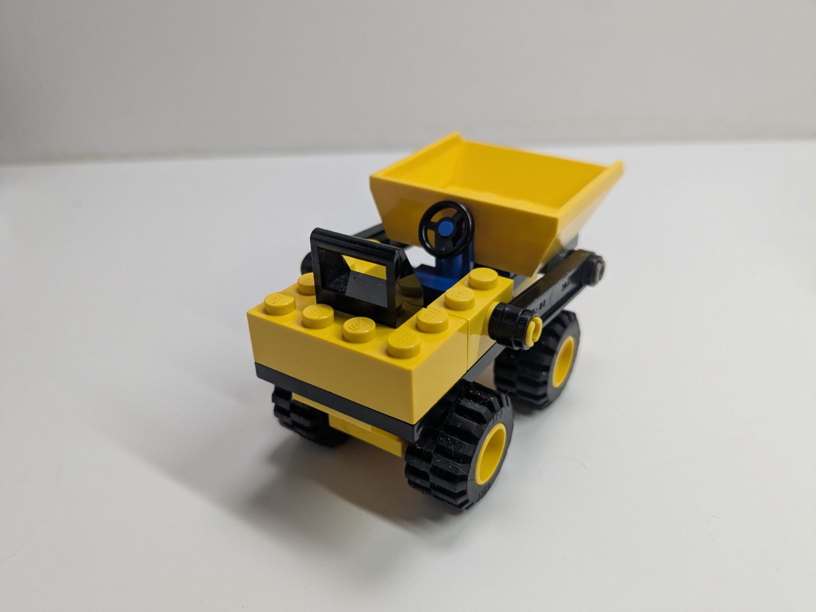 LEGO Town: Wheeled Front Shovel (6474) - Complete - close-up